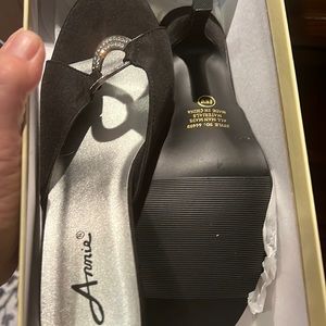 Next-to-new in box, Annie black high-heel shoes, size 8WW